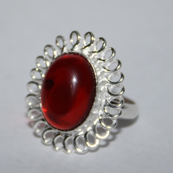 Vintagejelyfish Jewelry - Beautiful ruby red silver ring NWOT 8.5